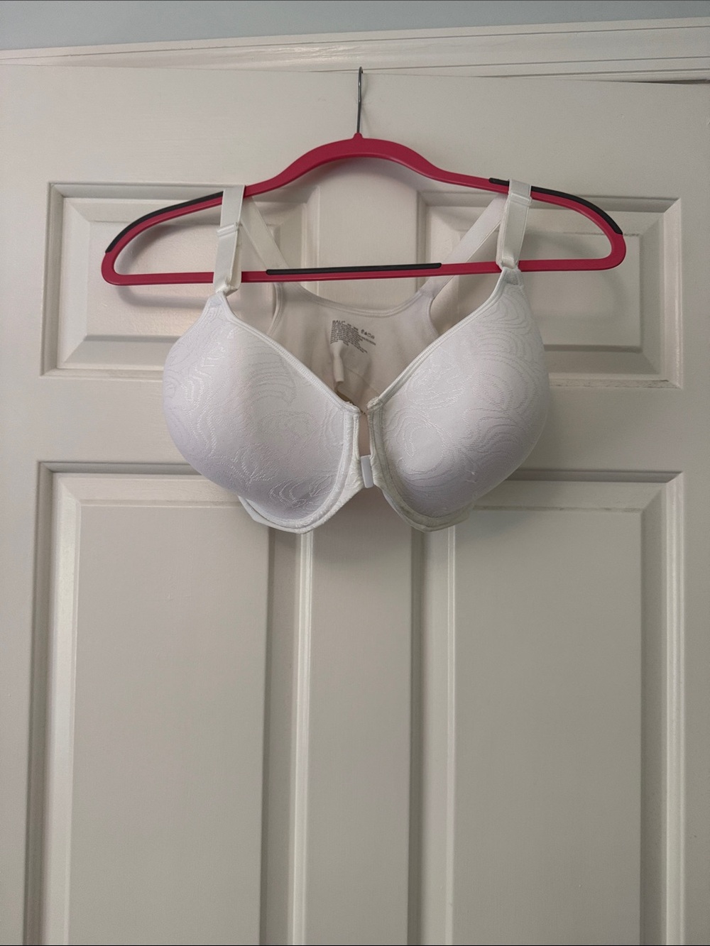 Bali White Front-Closure T-Shirt Bra with Subtle Lace Texture